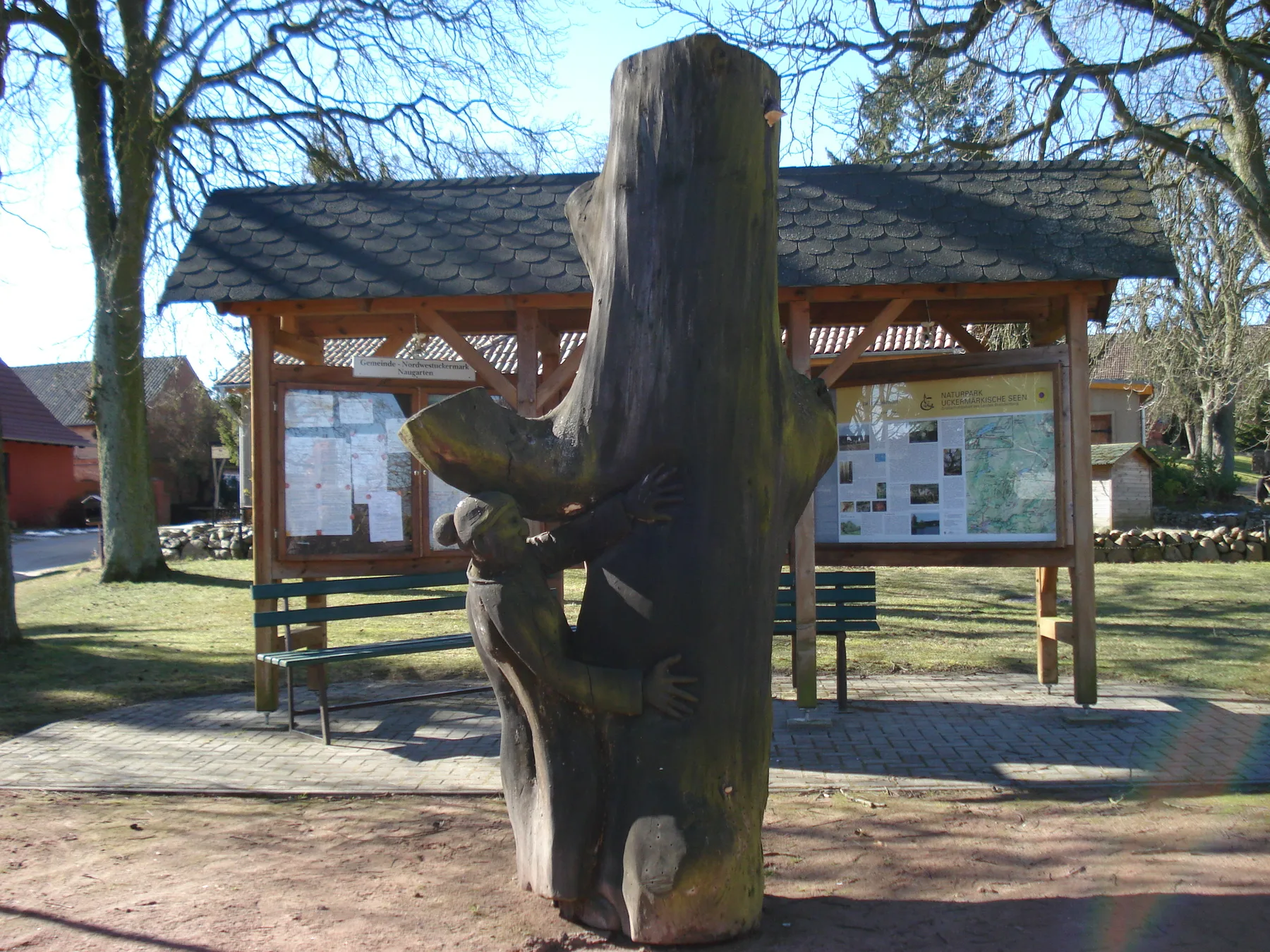 Ursprüngliche Mutter-Mölkasch-Figur in der Dorfmitte